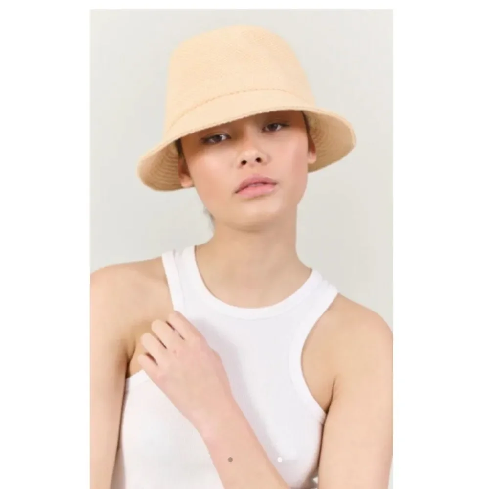 Lune Active Moon Bucket Hat – Almond Cream/Peach (Small)